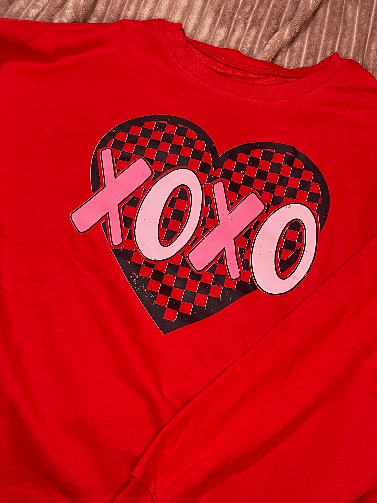 Racing Red "XOXO: Checkered Heart Graphic Plus Size Valentines Sweatshirt