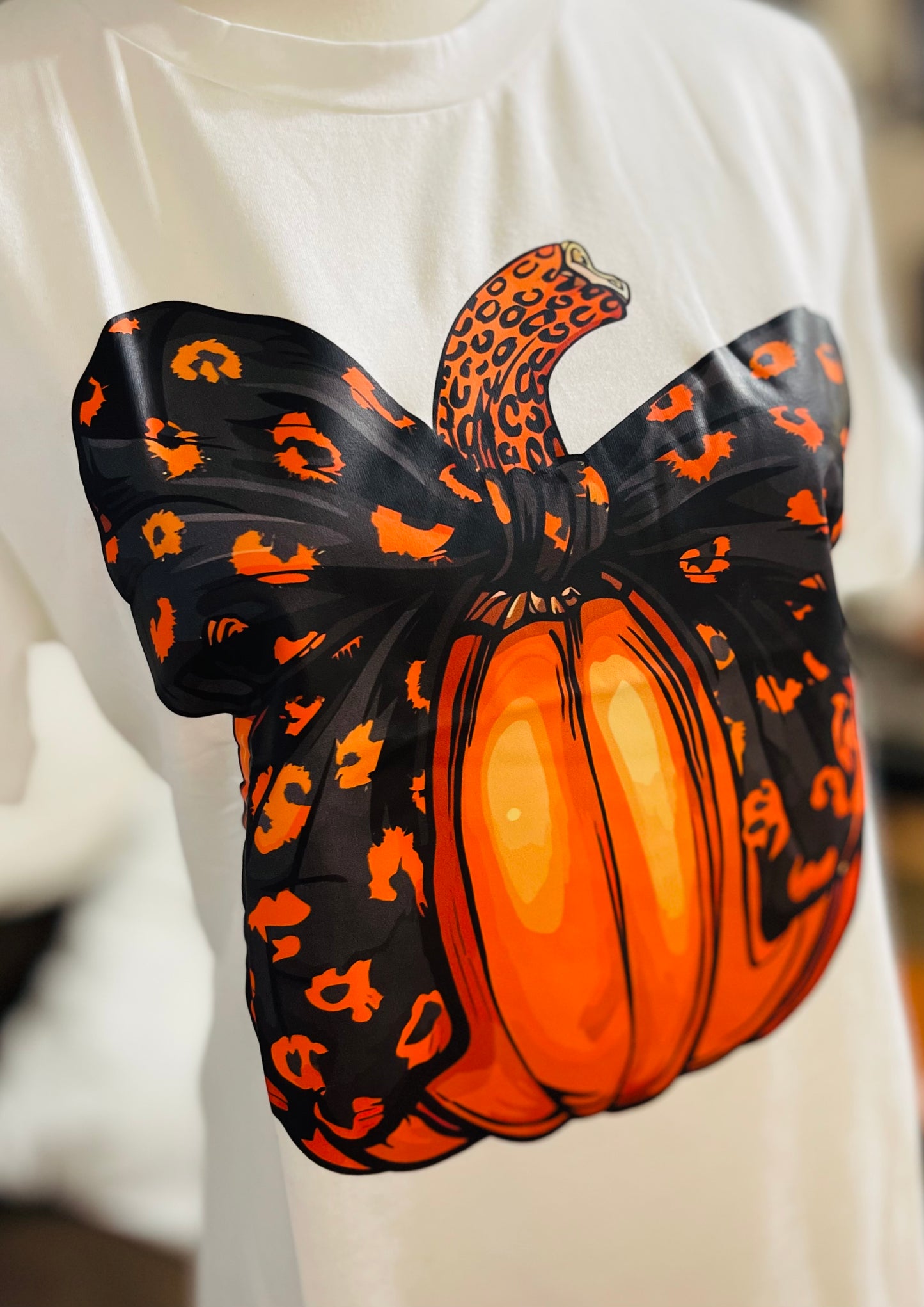 White Halloween Bowknot Pumpkin Graphic Crewneck T Shirt
