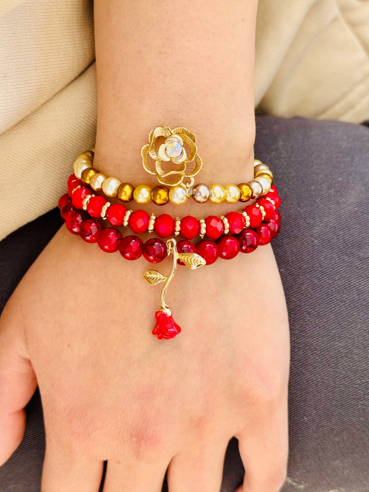 Romantic Dyed Quartz Bracelet with beautiful Gold plated gold roses and Multicolored Pearls