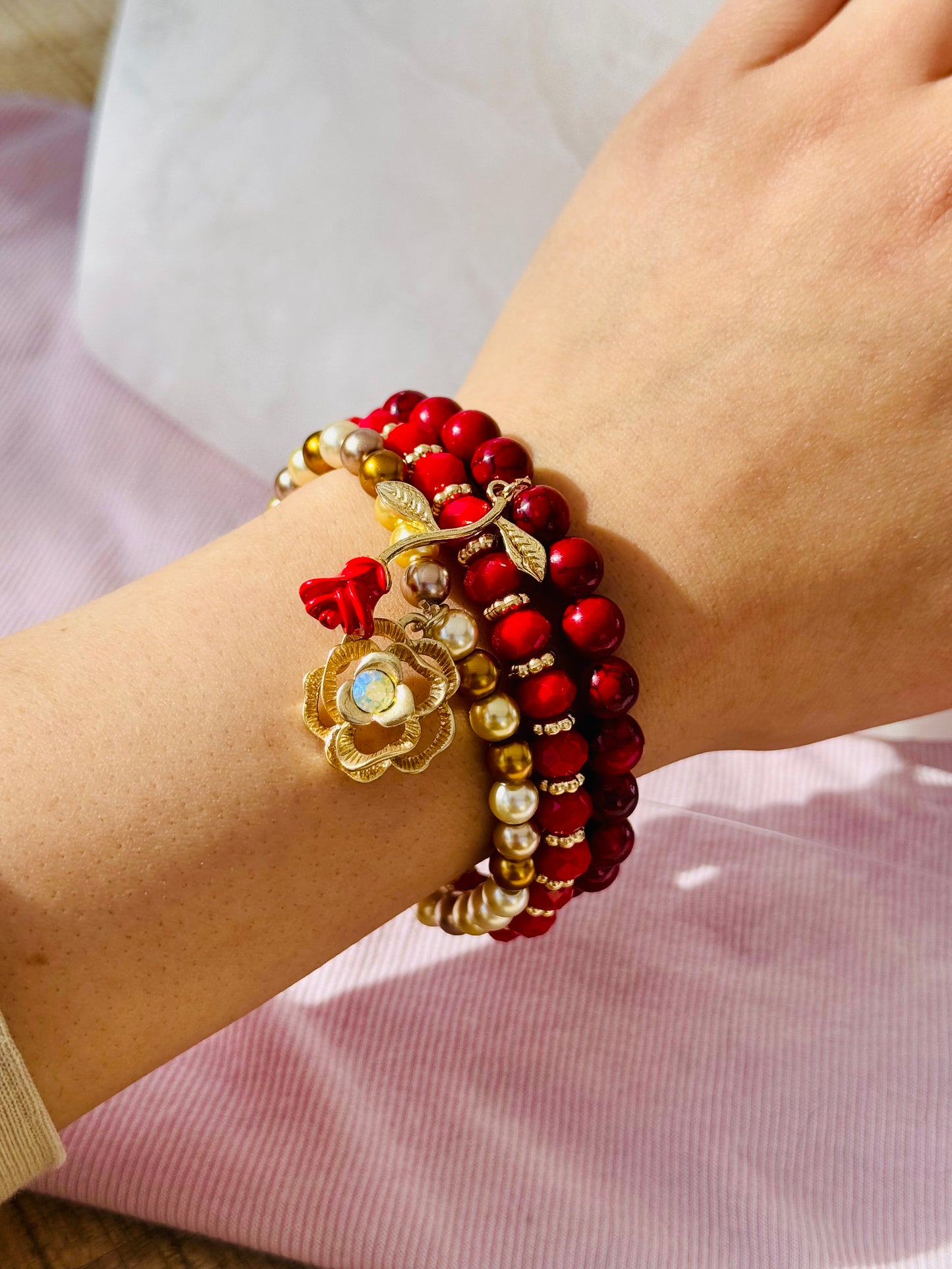 Romantic Dyed Quartz Bracelet with beautiful Gold plated gold roses and Multicolored Pearls